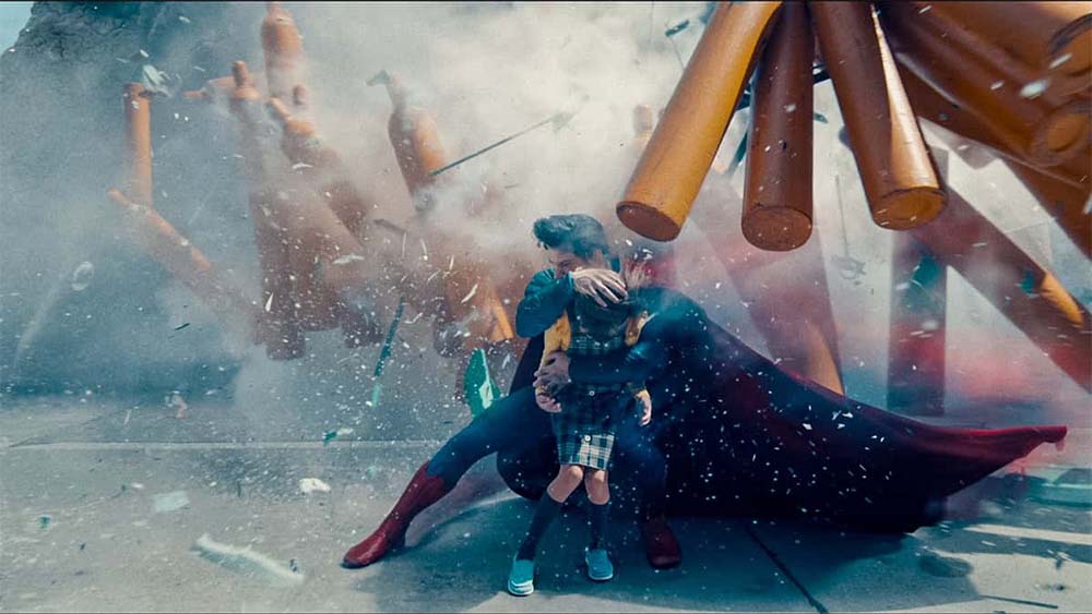 James Gunn เผยสาเหตุที่ซูเปอร์แมนมีเลือดออกในการปรากฏตัวอย่างเป็นทางการครั้งแรกใน DCU