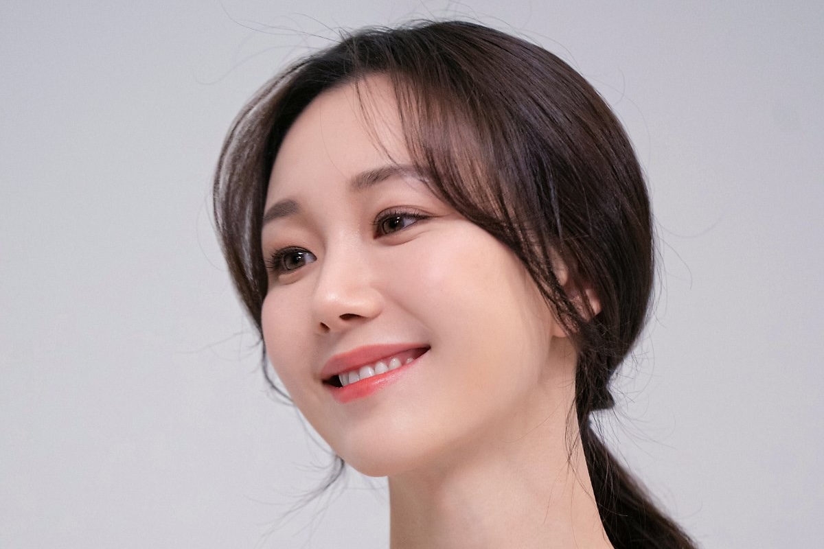Lee Yoo Young